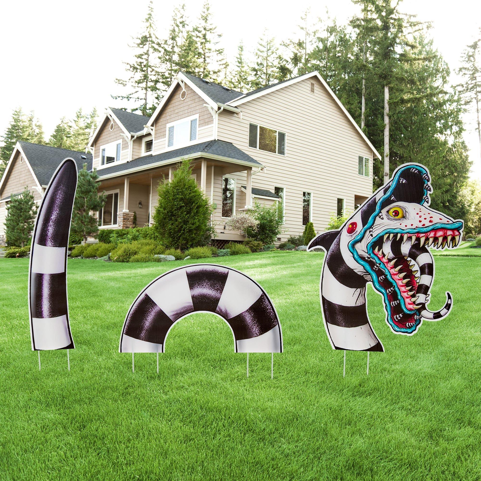25-inch Beetlejuice Sandworm Groundbreaker Lawn Decoration